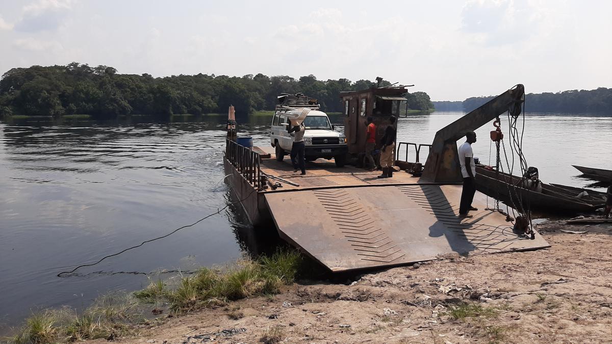 La traversée sur la rivière Lomela dans la province de Tshuapa. Septembre 2020. Radio Okapi/Ph. Caniche Mukongo <br />