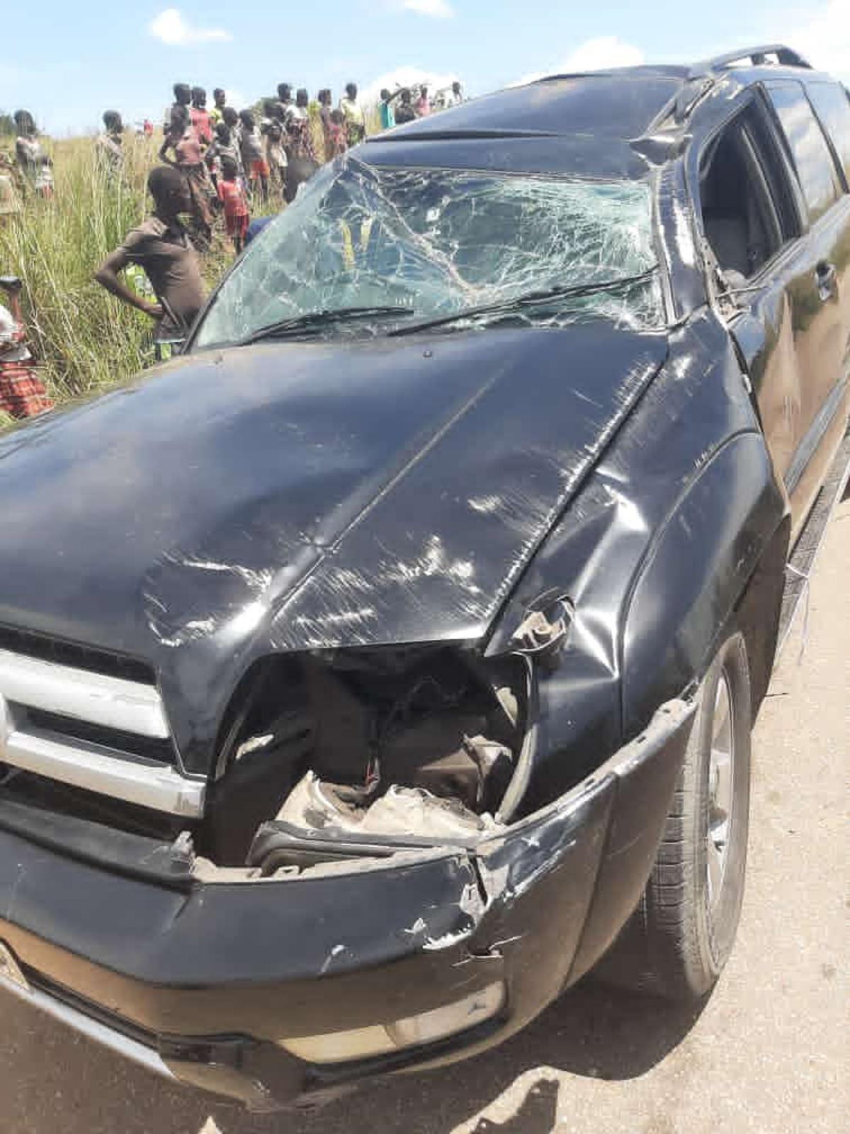 Accident de circulation survenu sur la Route nationae numéro 1, au niveau du village Misele. 5 passagers à bord, dont deux députés provinciaux du Kwilu. L'un d'eux est grièvement blessé. Samedi 16 avril 2022.<br />Radio Okapi/Ph. Irène Mboma 20220416214518593120_voiture.jpg?imgmax=1200