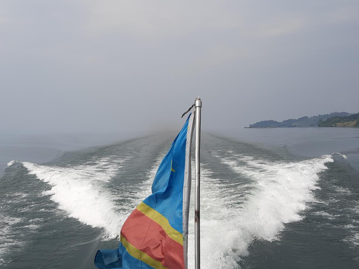 L'arrière d'un bateau traversant le lac Kivu. Nord-Kivu, le 7 février 2023<br />Radio Okapi.Ph/ Jonathan Fuanani 20230302141944899436_20230207_141517.jpg?imgmax=1200