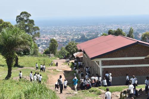 Nord-Kivu : les comités d’élèves de Beni plaident pour le transfert des élèves du quartier Sayo vers d’autres écoles