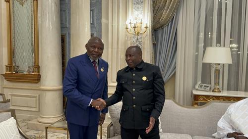 Le ministre de l’Economie nationale Vital Kamerhe et le Président burundais le 10/11/2023 au sommet Arabie Saoudite-Afrique, organisé au Centre de conférence international du Roi Abdul Aziz à Riyad. <br />ministère de l'Economie nationale