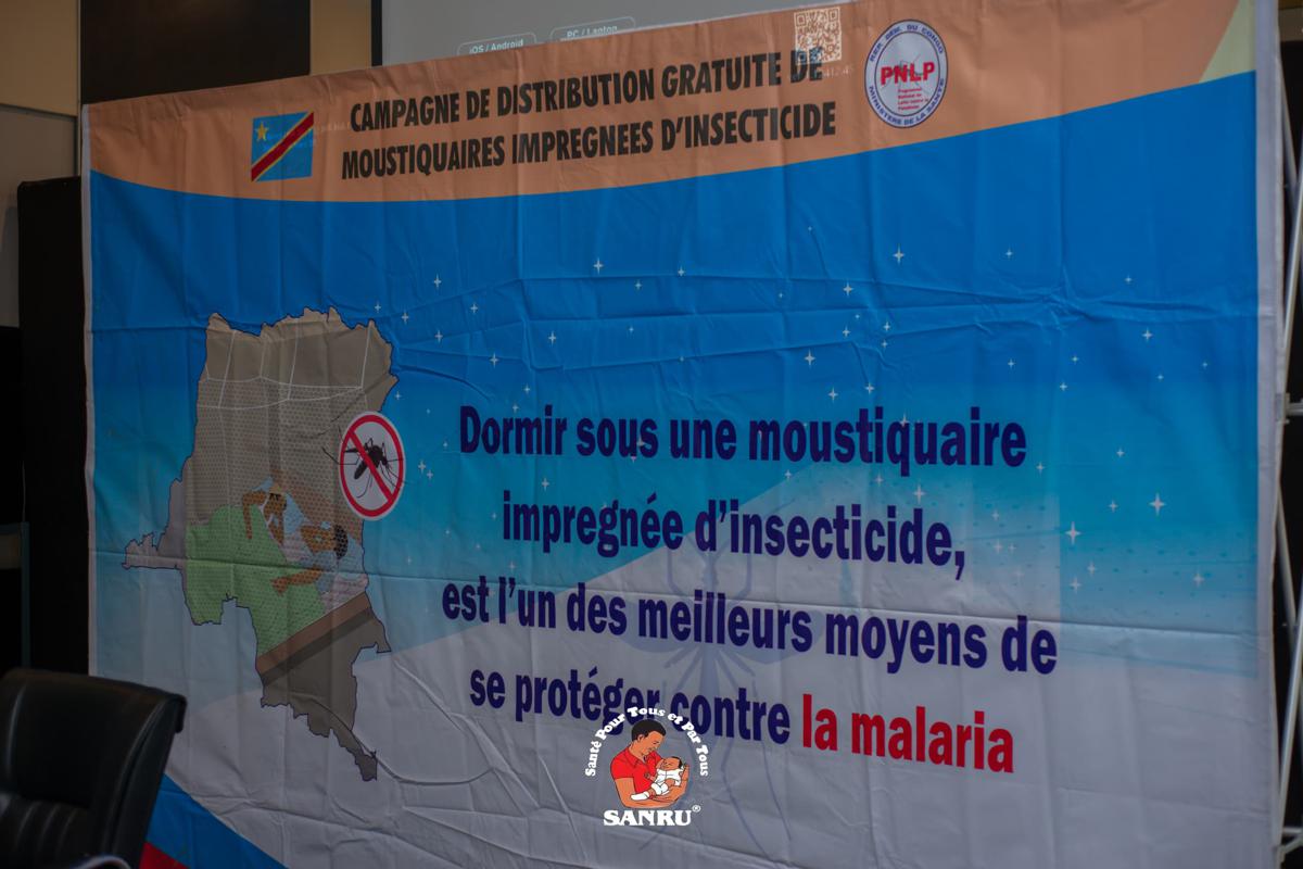 banderole de la campagne de distribution gratuite des moustiquaires imprégnées d'insecticide dans les 35 zones de santé de Kinshasa.<br />Photo Droits Tiers.