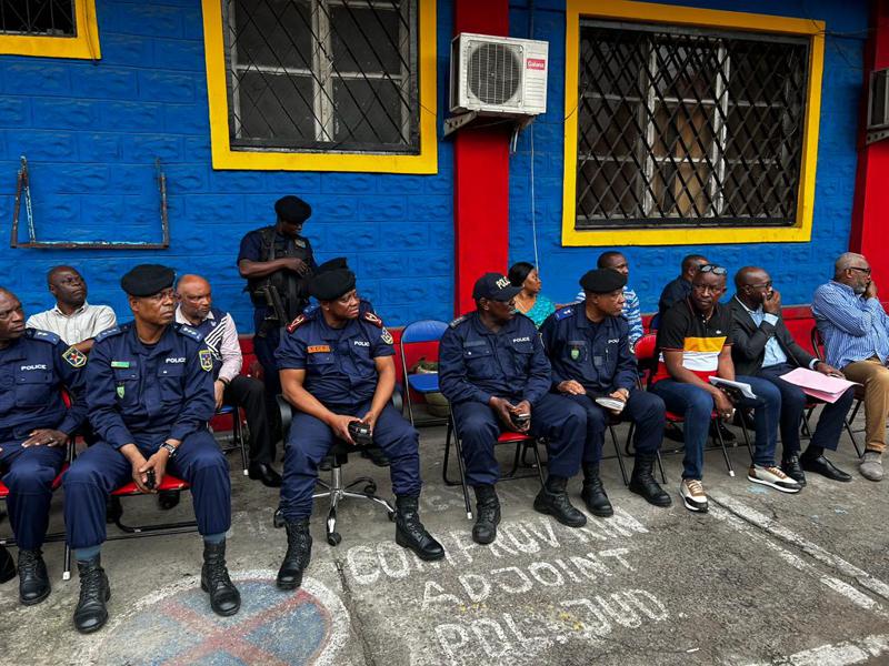 (Photo d'illustration)<br /> Le commandant de la PNC ville de Kinshasa avec ses collaborateurs lors d'une présentation des bandits (Kuluna).<br />Radio Okapi/Ph. Blaise Shindani 20240201115750755657_IMG-20240131-WA0013.jpg?imgmax=800