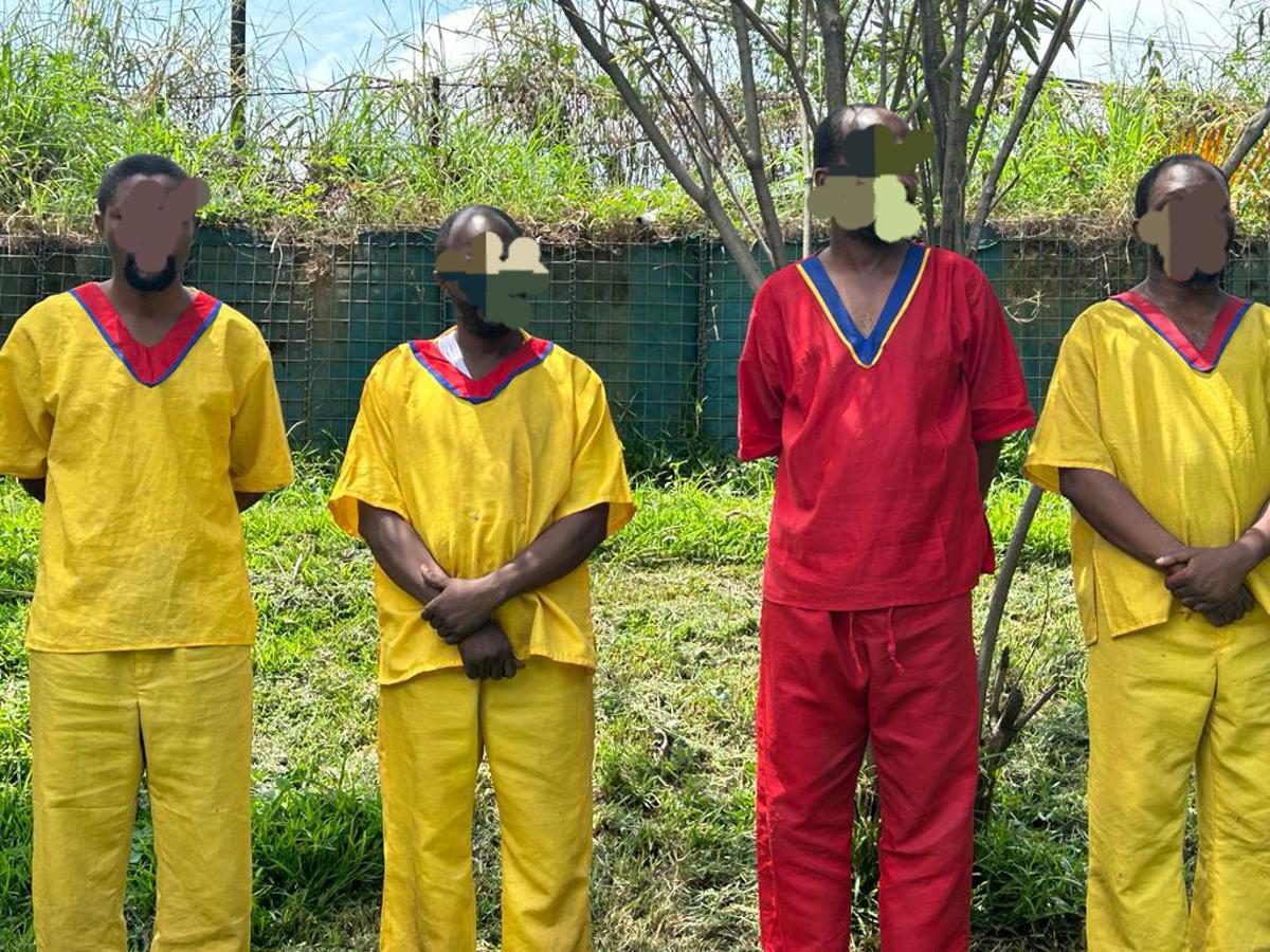 Présentation vendredi 8 mars 2024 à Kinshasa d'un groupe de quatre personnes, dont deux anciens députés provinciaux du Nord-Kivu, accusées de complicité avec le Rwanda et le M23 par les services des renseignements militaires.<br />Radio Okapi/Ph. Paul Matendo