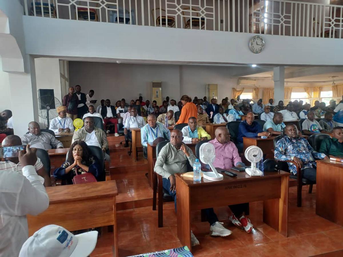 Vote des membres du bureau définitif de l'assemblée provinciale du Kongo-Central, samedi 13 avril 2024, à Matadi.<br />Radio Okapi/Ph. Nana-Plurich Mambu.