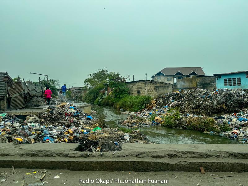 Vue de la rivière Kalamu où passe le pont Ngunza sur l'avenue Elengesa dans la commune de Makala. Kinshasa, le 10 août 2024<br />Radio Okapi/Ph. Jonathan Fuanani 20240815114953485856_IMG_5811.jpg?imgmax=800