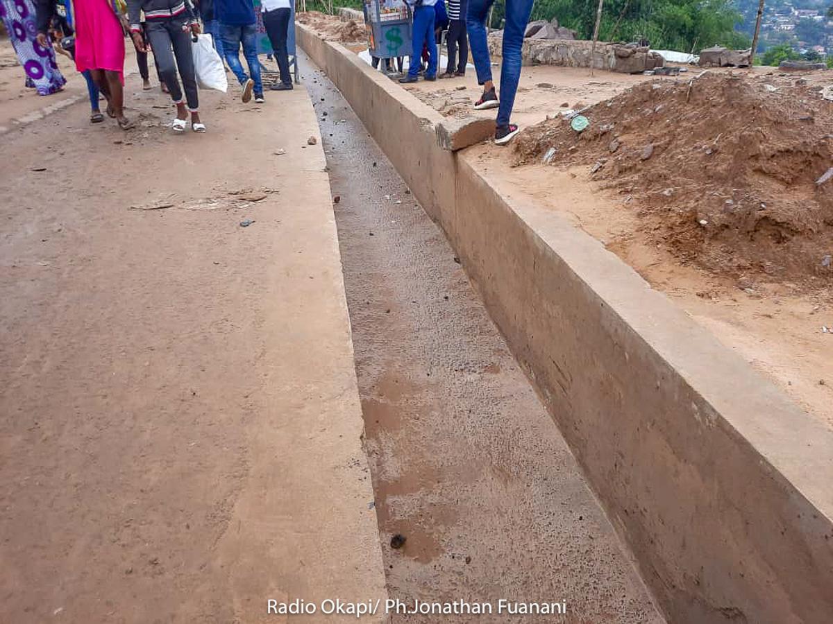 (Illustration)Vue d'un caniveau nouvellement construit dans le quartier de Matadi Kibala. Juillet 2024 <br />Radio Okapi/Ph. Jonathan Fuanani 20240815160533411534_WhatsApp_Image_2024-08-15_at_14.25.18_1.jpg?imgmax=1200