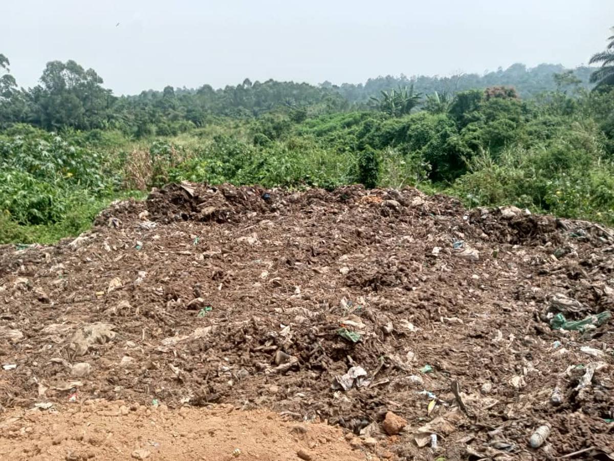 Travaux d'assainissement de la poubelle publique de Beni au quartier Nzuma par les génies militaire du contingent Indonésien de la MONUSCO. <br />Radio Okapi/Ph. Marc Maro Fimbo
