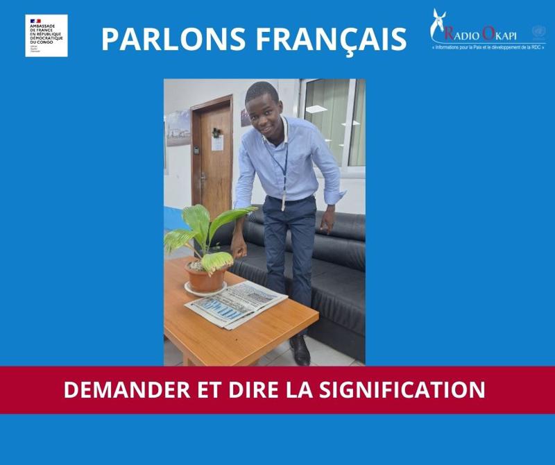 Un lecteur entrain de demander la signification d'un mot du journal<br />Radio Okapi/Ph. Ronely Ntibonera