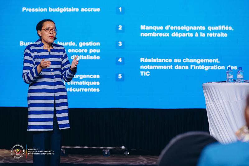 La ministre de l'Éducation nationale et Nouvelle citoyenneté, Raïssa Malu, présente le rapport d'activités de son ministère pour la période de juin 2024 à février 2025.<br />Photo ministère de l'Education nationale