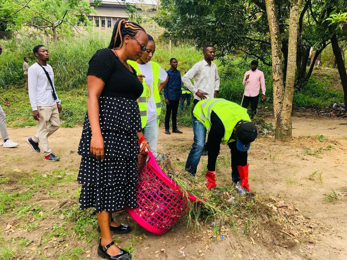 L’Université de Kinshasa a organisé, le 26/04/2025 avril, la deuxième édition de l’opération Giga Salongo, une initiative visant à assainir le site universitaire et à protéger ses occupants contre certaines maladies. Ph Plotin Yambenga<br />Radio Okapi 20250430002433597978_fe6f1652-92b3-498b-a21c-ba7d5cf9ea6e.jpg?imgmax=1200