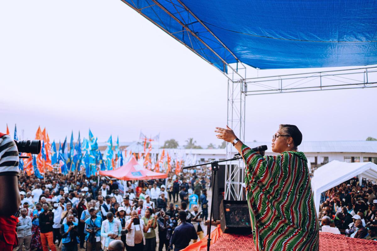 La Première ministre Judith Suminwa en meeting populaire à Tshikapa, le 26 mai 2025.<br />Photo primature 20250527120005407626_WhatsApp_Image_2025-05-27_at_09.11.33.jpeg?imgmax=1200
