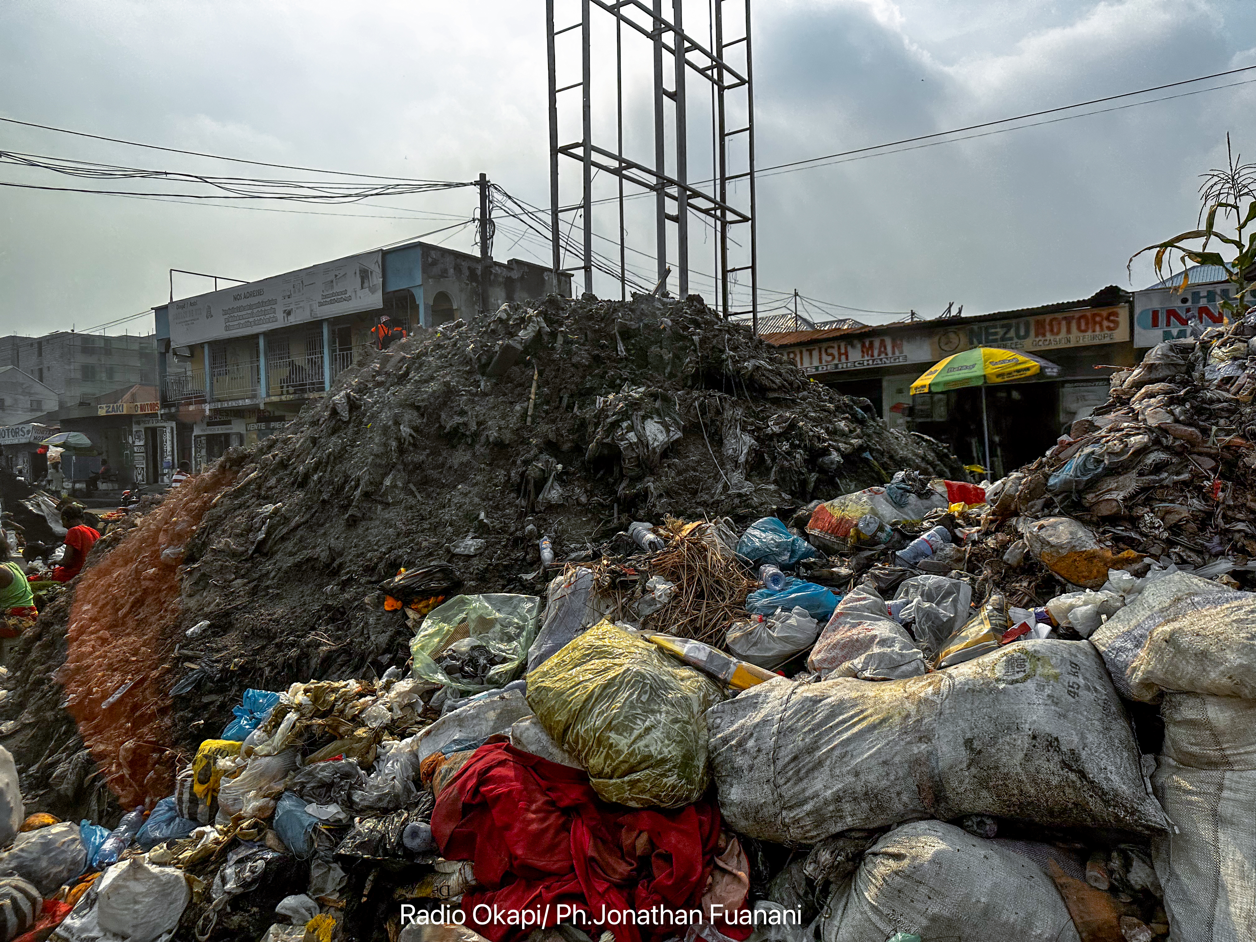 The unsanitary conditions of Kasindi-Lubirigha border market concern traders and customers