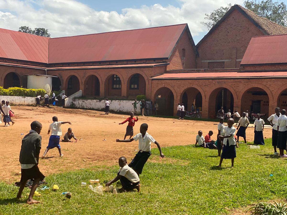 La cour d'école du lycée Koli-Kori de Fataki, en Ituri. Mai 2025. <br />Radio Okapi/Sadiki Abubakar 20250603163819770331_WhatsApp_Image_2025-06-03_at_15.21.55.jpeg?imgmax=1200