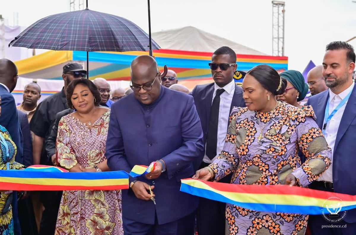 Aussitôt arrivé dans la ville de Kolwezi, lundi 9 juin 2025, le président de la République, Félix Tshisekedi a procédé à l’inauguration de trois grands édifices publics de la province, à l’issue d’une cérémonie organisée dans le quartier Joli Site.<br />Radio Okapi/Cellcom Présidence de la Rép. 20250610070827505606_Kolwezi.jpg?imgmax=1200