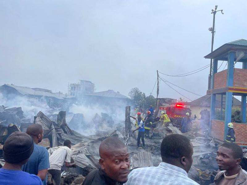 Des pompiers de la MONUSCO interviennent pour éteindre un incendie à Goma, juin 2025<br />MONUSCO 20250620181740547766_Goma_pompiers_monusco.jpg?imgmax=800