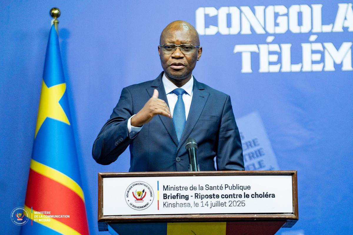 Le ministre de la Sante Publique, Roger Kamba, ce lundi 14 juillet 2025, lors du briefing avec son collègue de la Communication et Médias, Patrick Muyaya, à Kinshasa.<br />Photo/ministère de la Communication et Médias. 20250715085211261486_sante.jpg?imgmax=1200