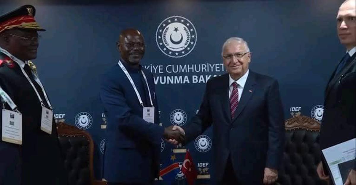 Echange entre le vice-Premier ministre congolais en charge de la Défense nationale, Guy Kabombo, et son homologue turc, Yasar Güler.<br />Photo/vice Primature de la Défense. 20250725075924873829_Guy.jpeg?imgmax=1200