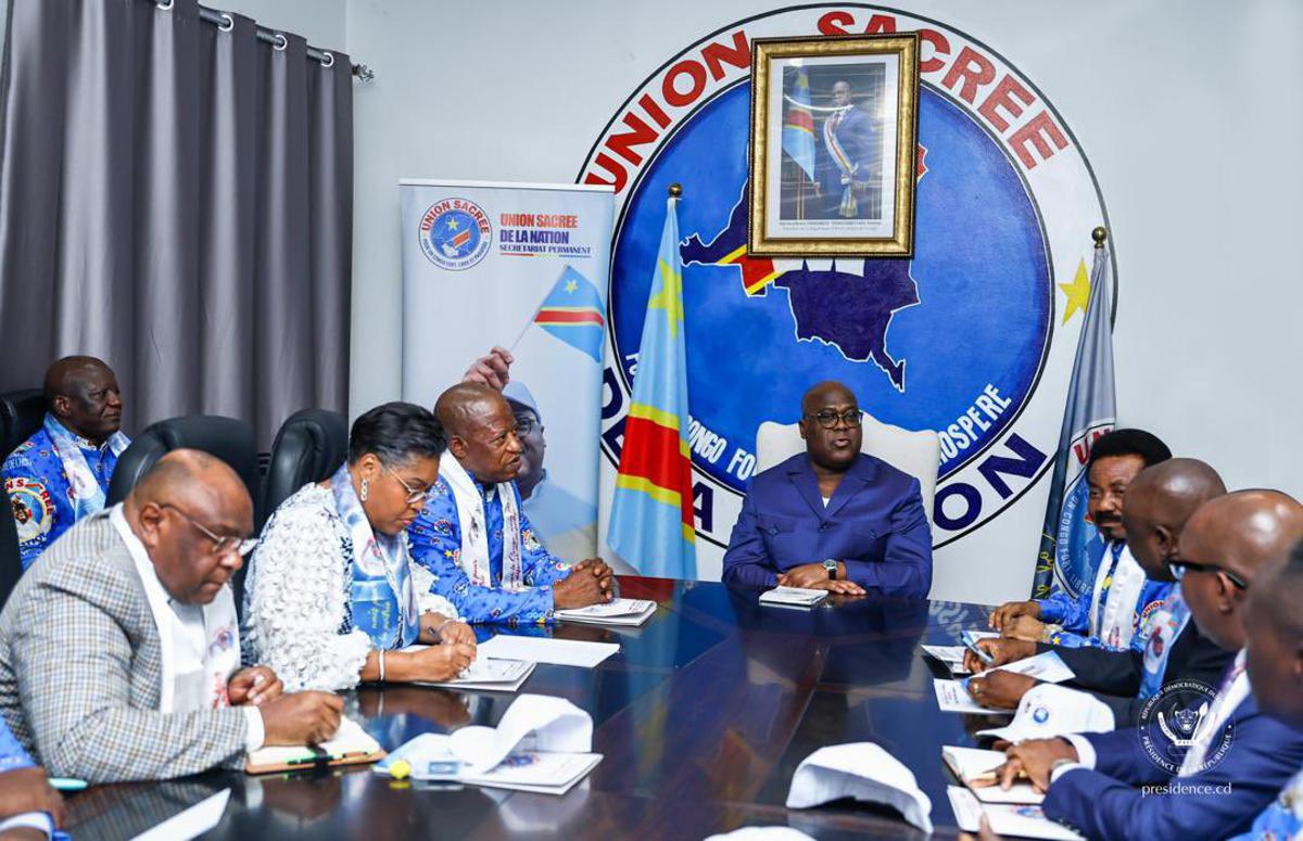 Le Président Felix Tshisekedi en réunion avec les membres du présidium de l'Union sacrée de la nation. Kinshasa, le 2 aout 2025.<br />Photo Présidence de la République 20250803215405651326_Gxa7lFUXcAAnhsM.jpeg?imgmax=1200