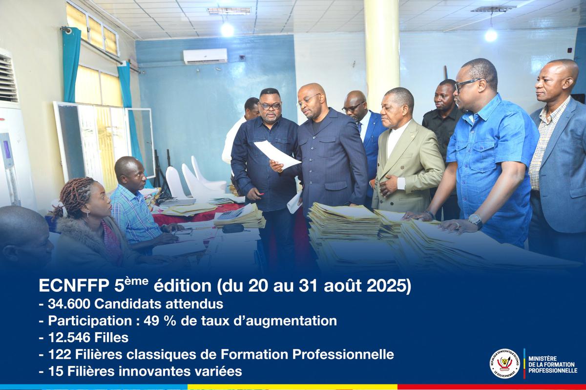 Le ministre en charge de la Formation professionnelle, Marc Ekila, lors d'une visite dans un centre de passation de l'examen national.<br />Photo/Ministère de la Formation professionnelle. 20250821101546322456_Marc.jpg?imgmax=1200