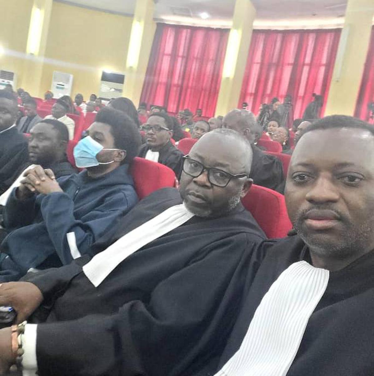 De gauche à droite, Me Paul Okito après l'ancien ministre de la Justice, Constat Mutamba, lors du procès, devant la Cour de cassation, à Kinshasa.<br />Photo Droits Tiers. 20250904152017145674_Okito.jpg?imgmax=1200