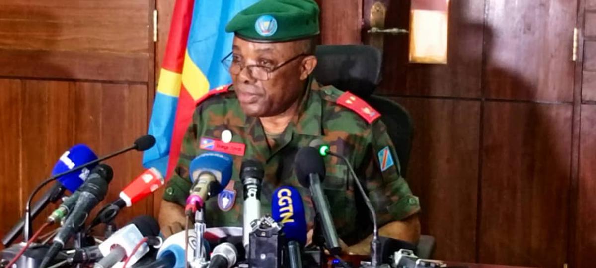 Le général-major Sylvain Ekenge, porte parole des Forces armées de la RDC (FARDC), samedi 6 septembre 2025, lors d'un échange avec la presse, à Kinshasa.<br />Radio Okapi/Ph. Blaise Ndongala. 20250906182431042903_General.jpg?imgmax=1200