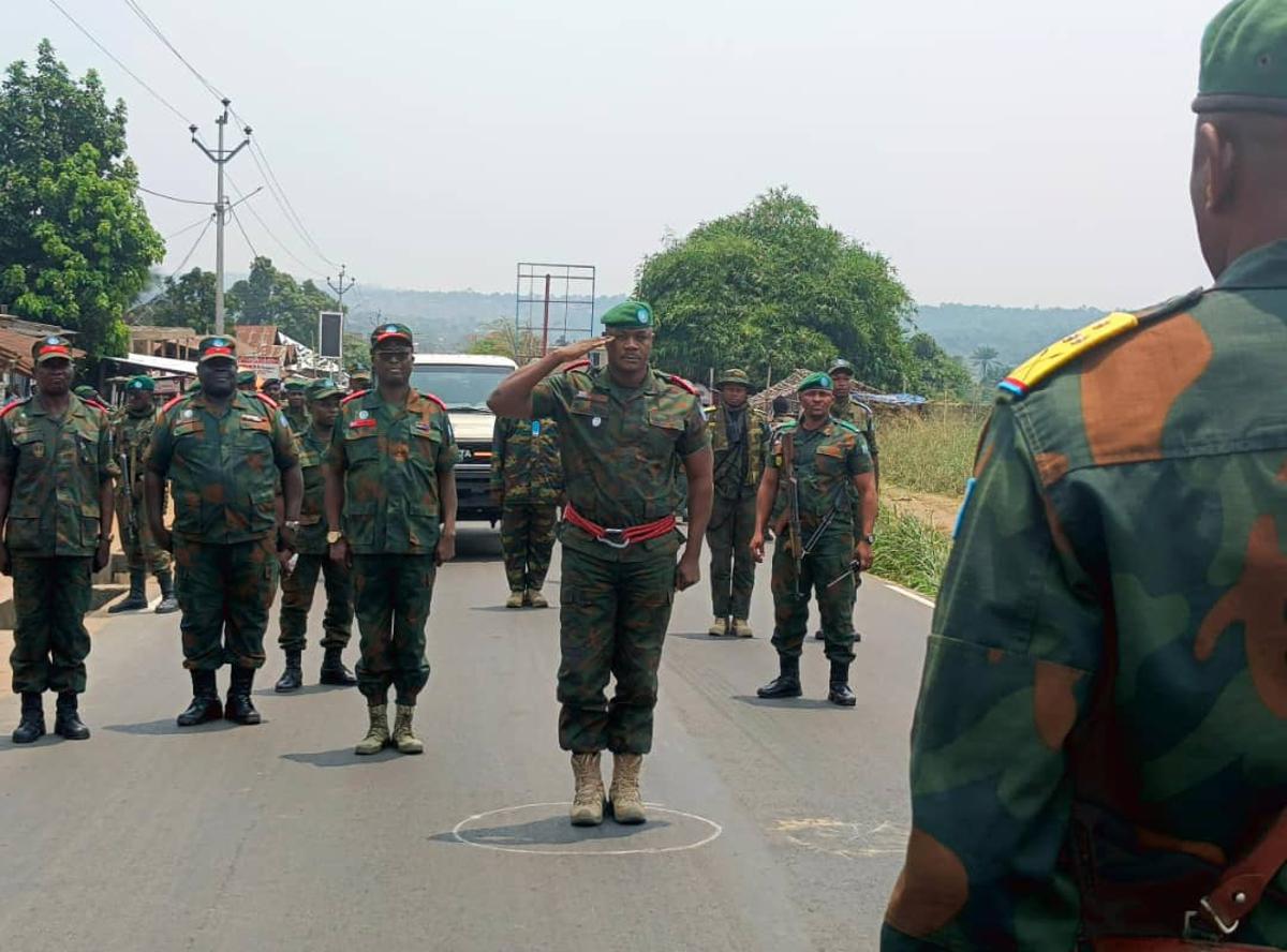 Le Général-Major Shiko Tshintambwe, Commandant de la Première Zone de Défense, lors de son arrivée le dimanche 14 septembre 2025 dans la ville de Kikwit, chef-lieu de la province du Kwilu.<br /> <br />Ph/ FARDC 20250915152959017578_IMG-20250915-WA0000.jpg?imgmax=1200