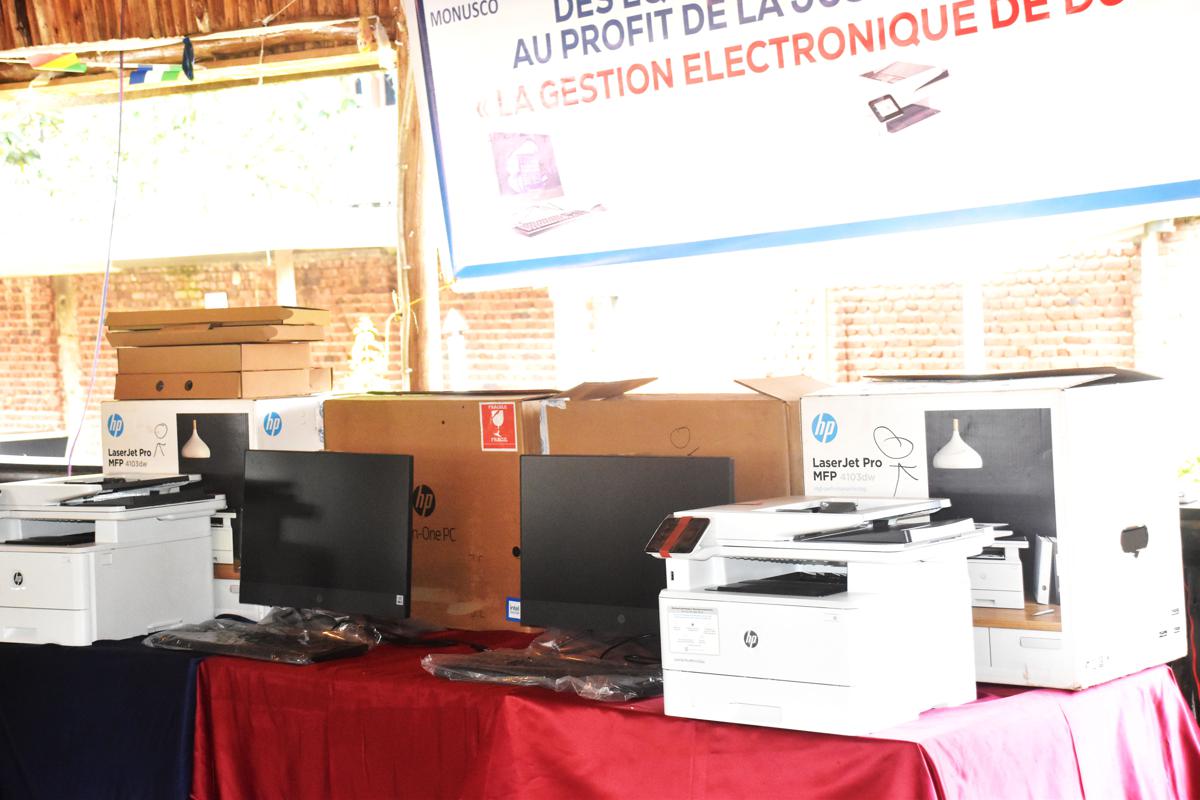 La MONUSCO dote la justice militaire de kits informatiques pour la digitalisation des données à Beni, au Nord-Kivu. Septembre 2025<br />Marc Maro, Radio Okapi 20250925074415182838_KIT_INFO_DSC_3821-00.jpg?imgmax=1200