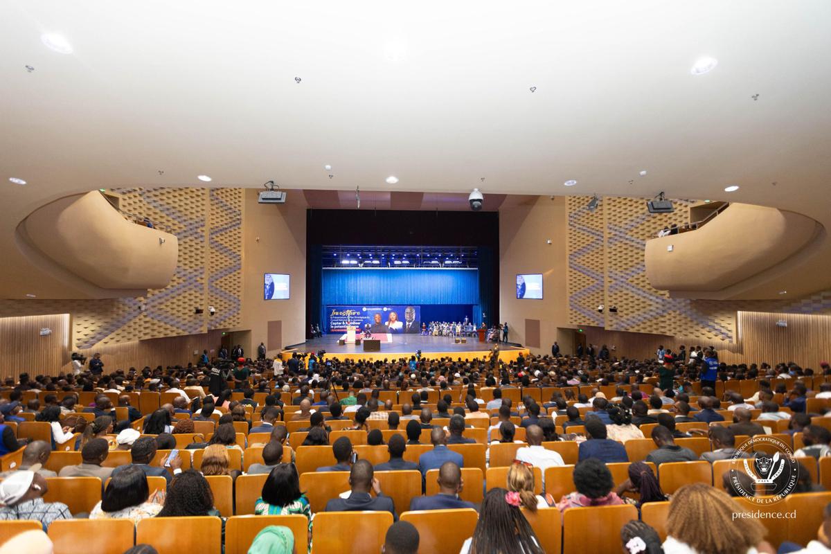 Les jeunes à la cérémonie d’investiture du nouveau comité du Conseil national de la jeunesse (CNJ) le 4/10/2025.<br />Présidence RDC