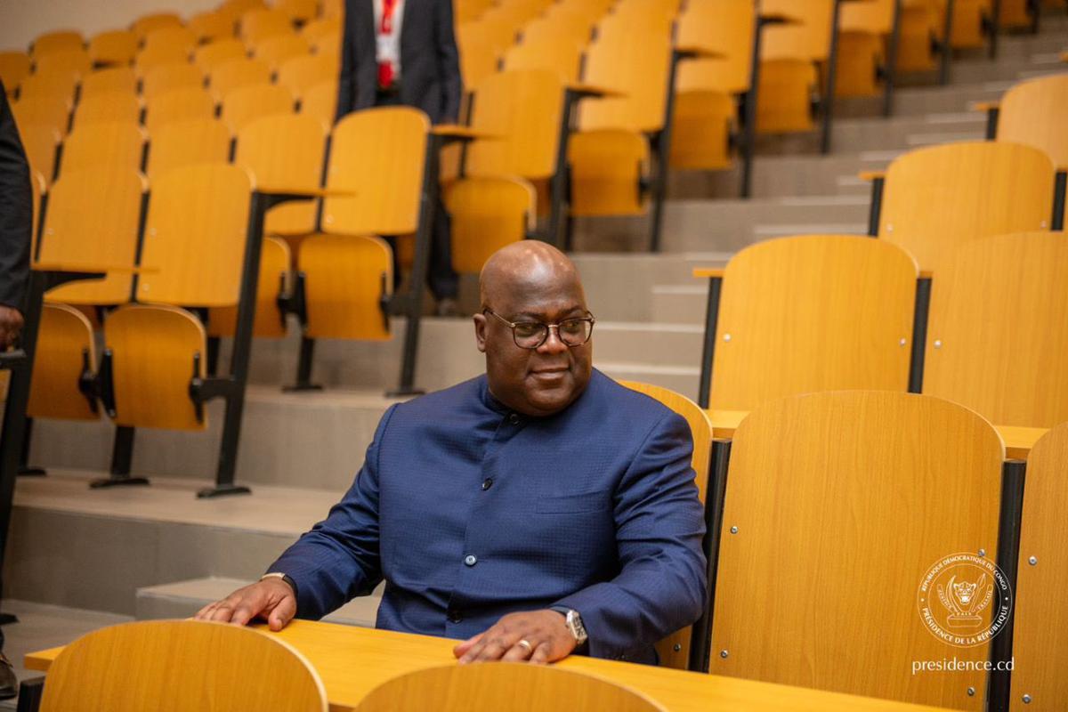 Le Président Félix-Antoine Tshisekedi dans l’un des auditoires de l’Université Officielle de Mbuji-Mayi. <br />Présidence RDC