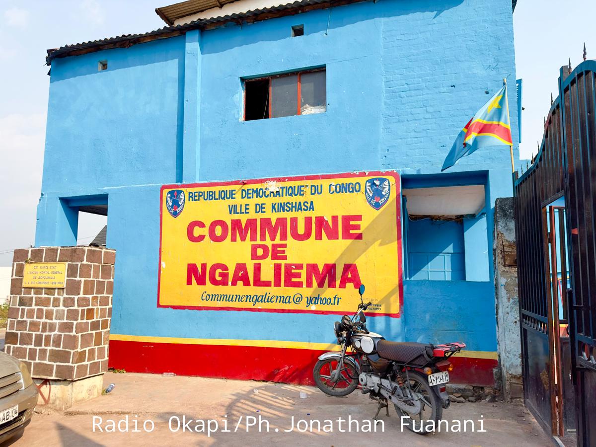 Vue de l'entrée de la maison communale de Ngaliema. Kinshasa, octobre 2025<br />Radio Okapi/Ph. Jonathan Fuanani