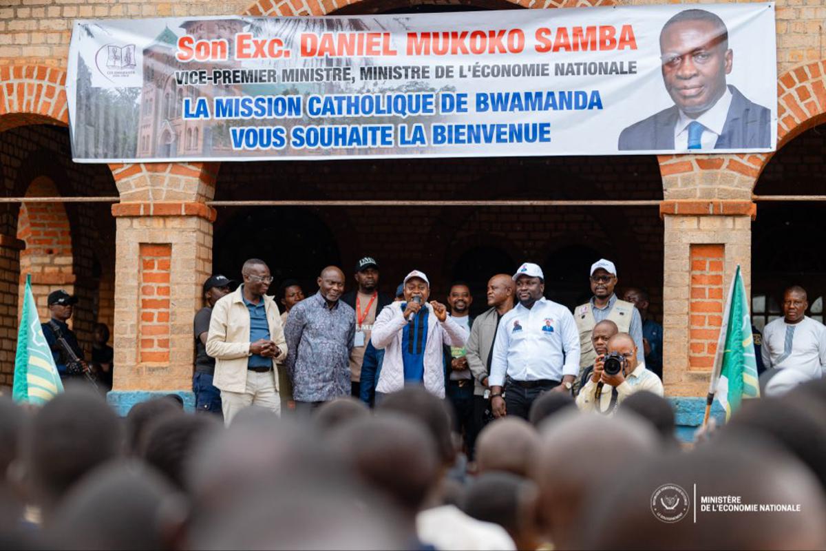 Le vice-Premier ministre, ministre de l'Economie nationale, Daniel Mukoko en mission à Bwamanda. Octobre 2025.<br />Ministère de l'Economie 20251022151328317107_G3pmReRXkAA52UC.jpg?imgmax=1200
