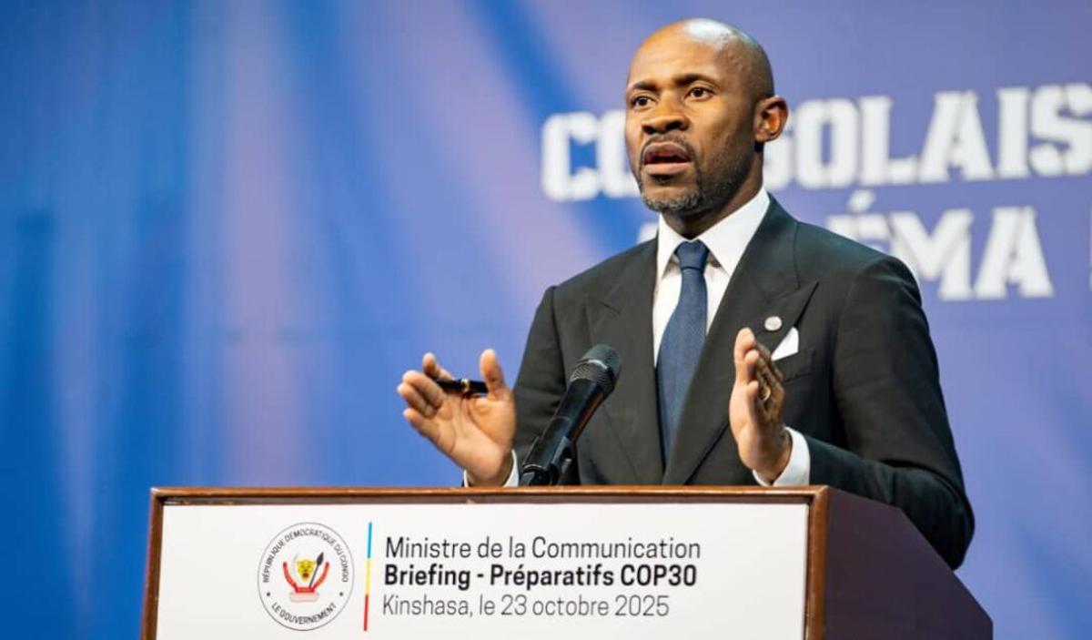 Le porte-parole du Gouvernement congolais, Patrick Muyaya, jeudi 23 octobre 20245, lors du briefing de presse avec sa collègue de l'Environnement, Marie Nyange, à  Kinshasa.<br />Photo/Cellcom ministère de la Comm et Médias.