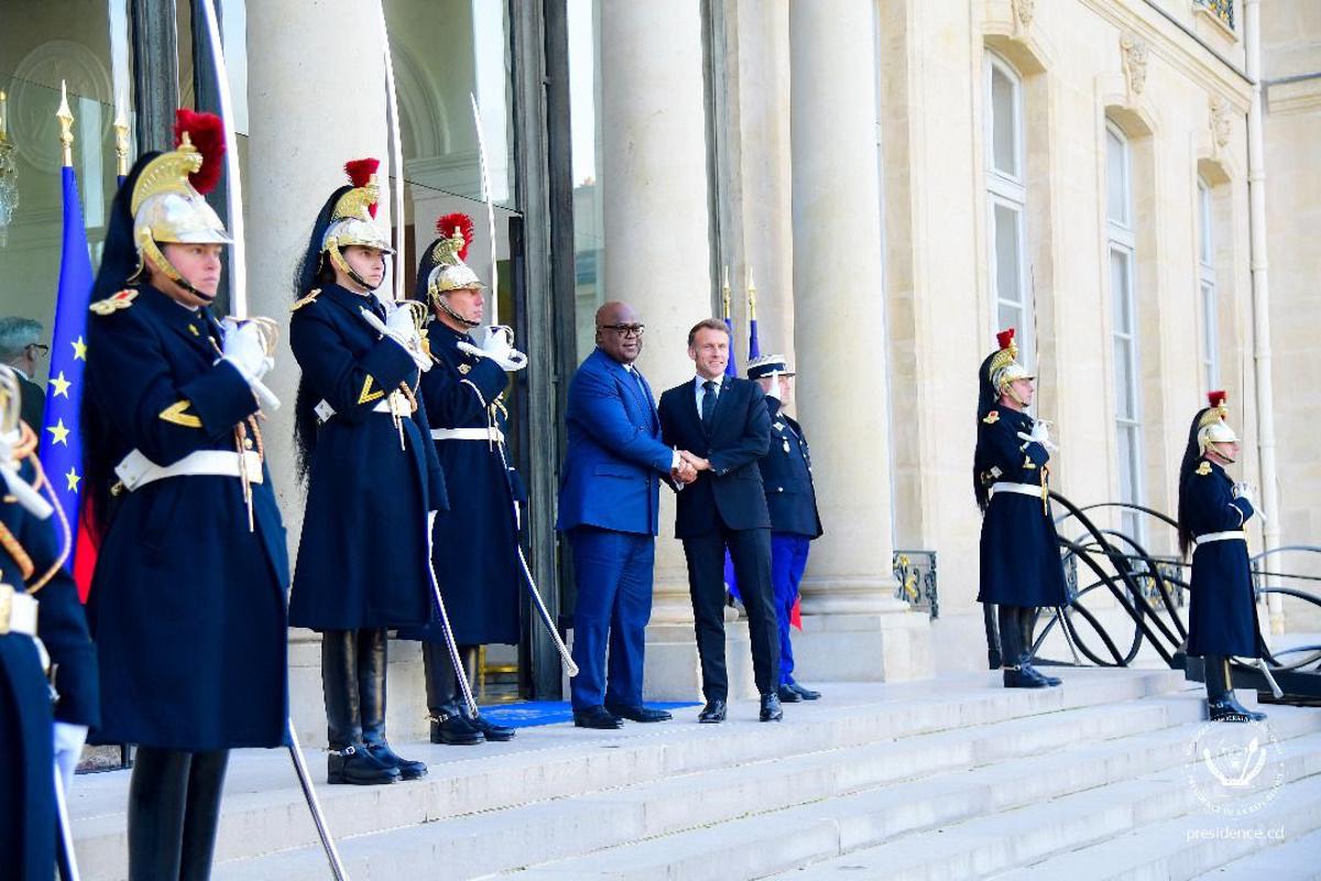Le président de la République Félix Tshisekedi a été reçu, jeudi 30 octobre 2025, au Palais de l'Elysée par son homologue de la République Française Emmanuel Macron, dans le cadre des préparatifs de la conférence de soutien à la paix et la prospérité dans la région des Grands Lacs.<br />Photo/Cellcom Présidence de la République.