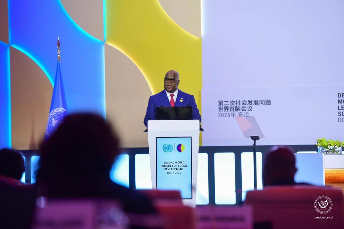 Le Président Félix-Antoine Tshisekedi s’exprimant à la tribune du Centre national des congrès du Qatar, à l’occasion de l’ouverture du Deuxième sommet mondial pour le développement social, le 4/11/2025.<br />Présidence RDC 20251104121408757796_G45wTfwXIAAeYOL.jpg?imgmax=1200