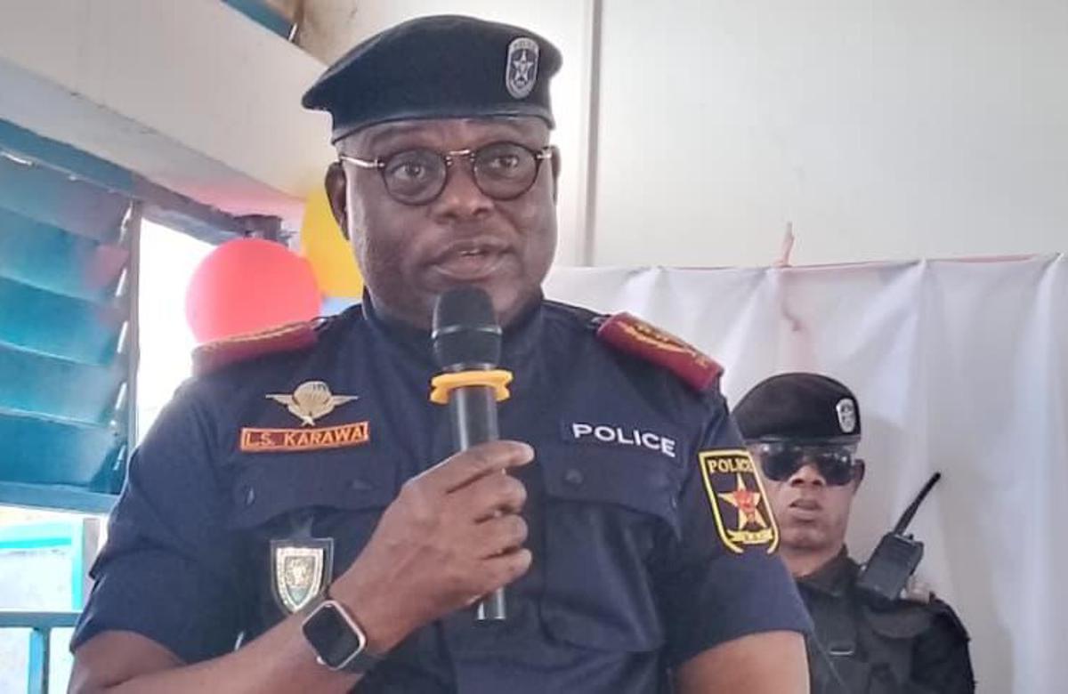 Le vice-gouverneur du Nord-Kivu, Commissaire divisionnaire Louis Second Karawa, lors du lancement de la sensibilisation et recrutement des jeunes dans la police, à l’Etat major de la PNC à Beni au Nord-Kivu , le 6 Novembre 2025.<br />Radio Okapi/Papy Martial Mukeba 20251107084122734084_WhatsApp_Image_2025-11-07_at_08.31.36.jpeg?imgmax=1200