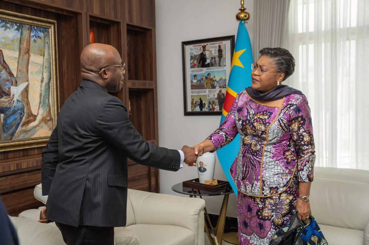Kinshasa, le 18 novembre 2025 - La Première ministre, Judith Suminwa Tuluka, a reçu une délégation du Haut-Commissariat des Nations Unies pour les réfugiés (UNHCR), conduite par le Directeur du bureau régional, Abdouraouf Gnon-Konde.<br />Photo PrimatureRDC