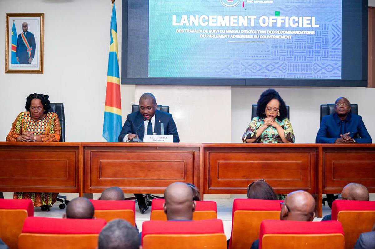 Le ministre d'Etat en charge des Relations avec le Parlement, Guy Loando, mercredi 14 janvier 2026, avec ses collègues du Gouvervement lors du lancement des travaux de suivi du niveau d’exécution des recommandations parlementaires adressées à l’Exécutif.<br />Photo/Mineta en charge des RP.