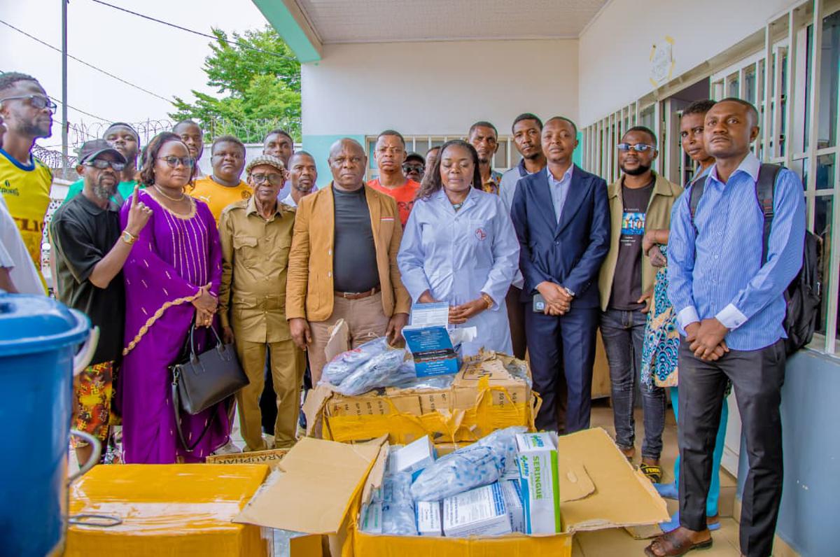Délégation du ministère des Droits humains, lors de la remise d’un lot de médicaments au Centre de sante de référence du Camp Luka, commune de Ngaliema, mercredi 21 janvier 2026, à Kinshasa.<br />Photo/Droits Tiers.