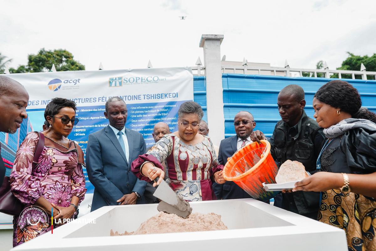 La première ministre Judith Suminwa pose la première pierre du Centre des Infrastructures ''Félix Antoine Tshisekedi Tshilombo'', jeudi 22 janvier 2026<br />
<br />Celcom Primature