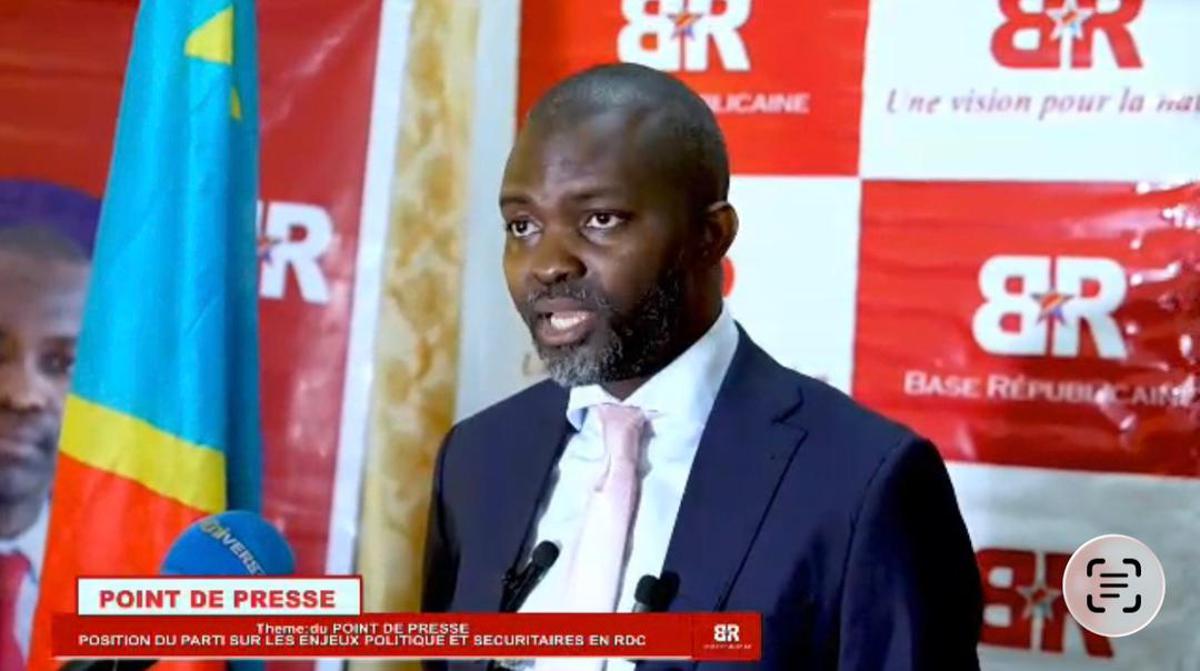 Le président national du parti politique Base Républicaine, Hugo Zala, los d'un point e prese à Kinshasa. <br />Photo/Droits Tiers.