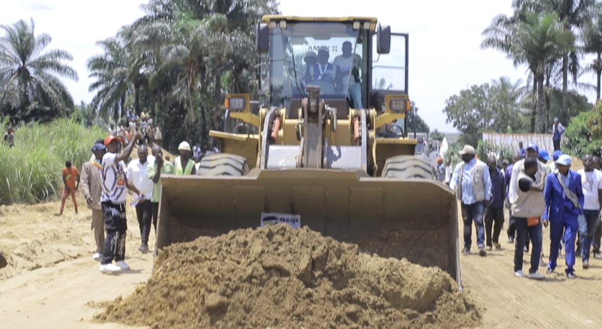 L’Administrateur ad intérim du territoire de Bulungu, Tryphon Mukunzi, a lancé vendredi 13 février les travaux de réhabilitation et de modernisation des routes petit Kasai-Bulungu-Vanga et Batshamba-Gungu-dans la province du Kwilu.<br />Photo/Cellcom ACGT . 20260214165629736587_Bulu.jpg?imgmax=1200