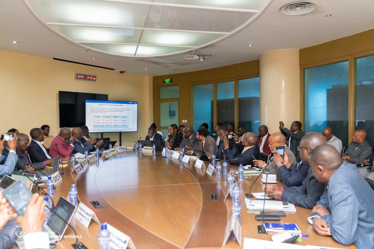 Réunion entre les délégués de l'exécutif national et les pétroliers, jeudi 19 février 2026, à Kinshasa.<br />Photo/Cellcom vice-Primature de l'Economie.