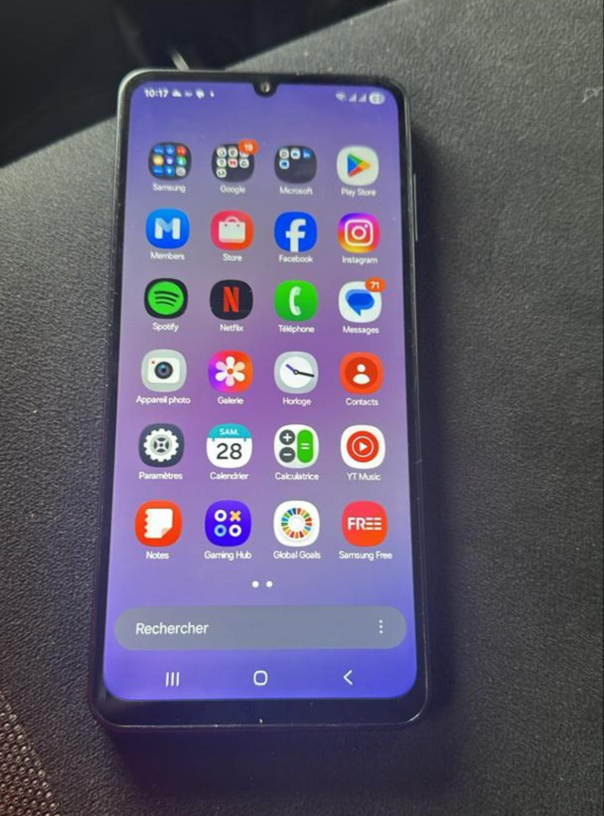 Un telephone android.<br />Radio Okapi