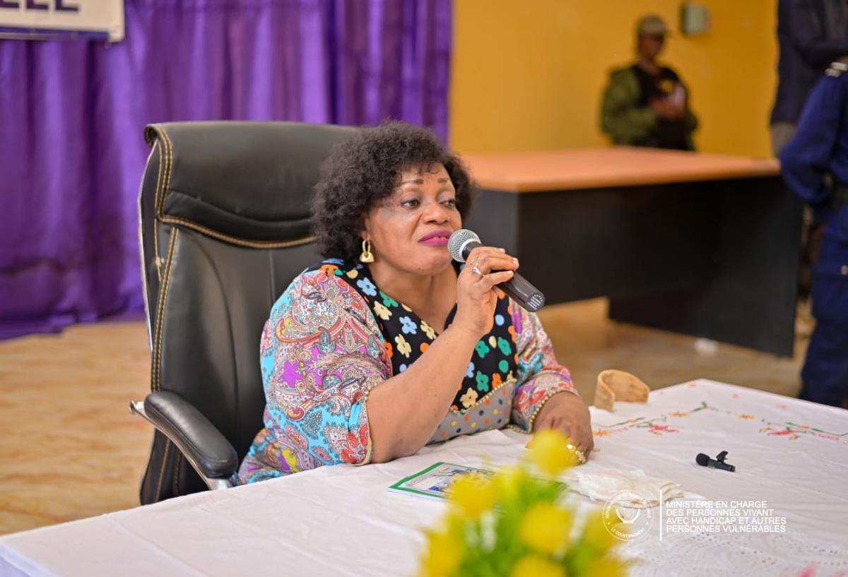 La ministre en charge des Personnes vivants avec handicap, Irène Esambo, samedi 28 mars 2026, lors d'une rencontre avec les membres de son administration, dans la ville de Bandundu, province du Kwilu.<br />Photo/Cellcom ministère des PVH.