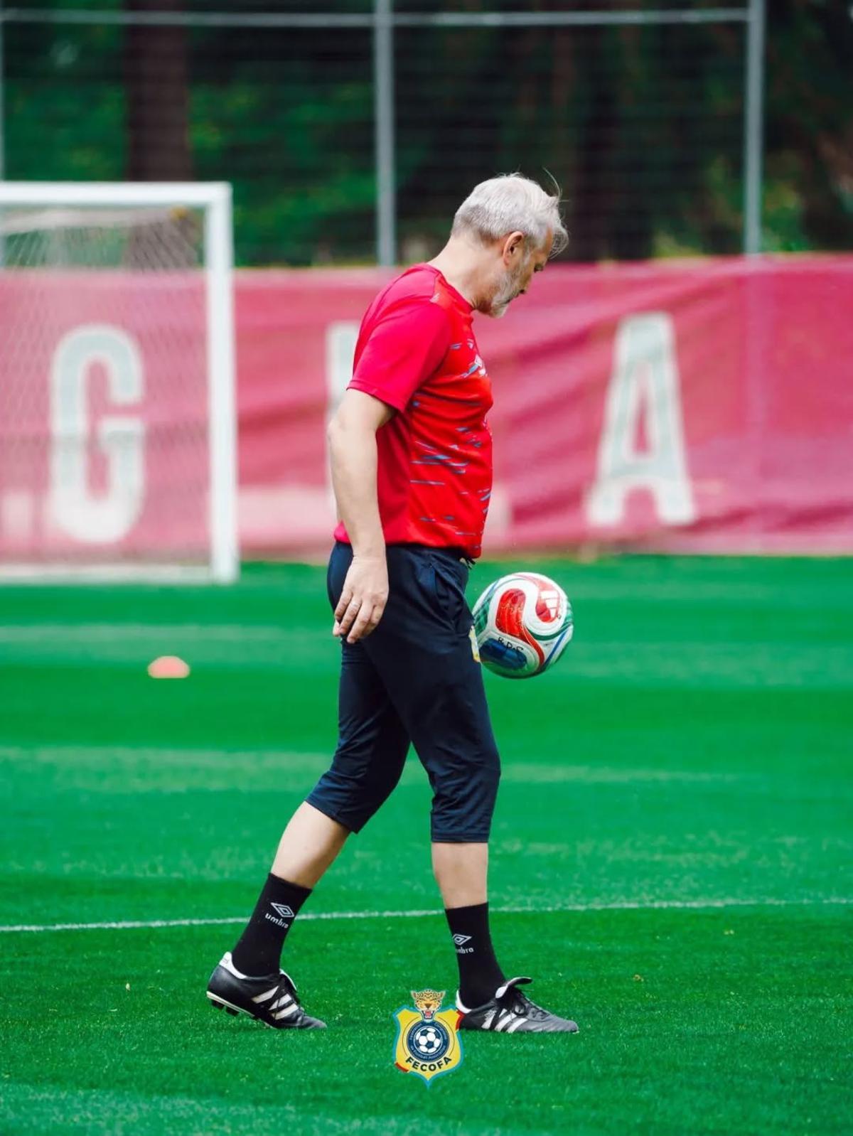Le sélectionneur nationale de la RDC, sebastien Désabre, lundi 30 mars 2026, au stade Akron, au Mexique lors de la séance de reconnaissance du terrain.<br />Photo/Cellcom FECOFA.