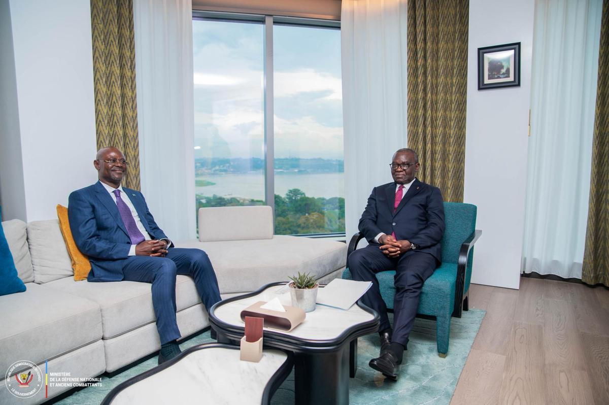 Échange entre Guy Kayombo et Charles Richard Mondjo, ministres de la Défense de la RDC et du Congo-Brazzaville, 3 mars 2026<br />Celcom ministère de la Défense