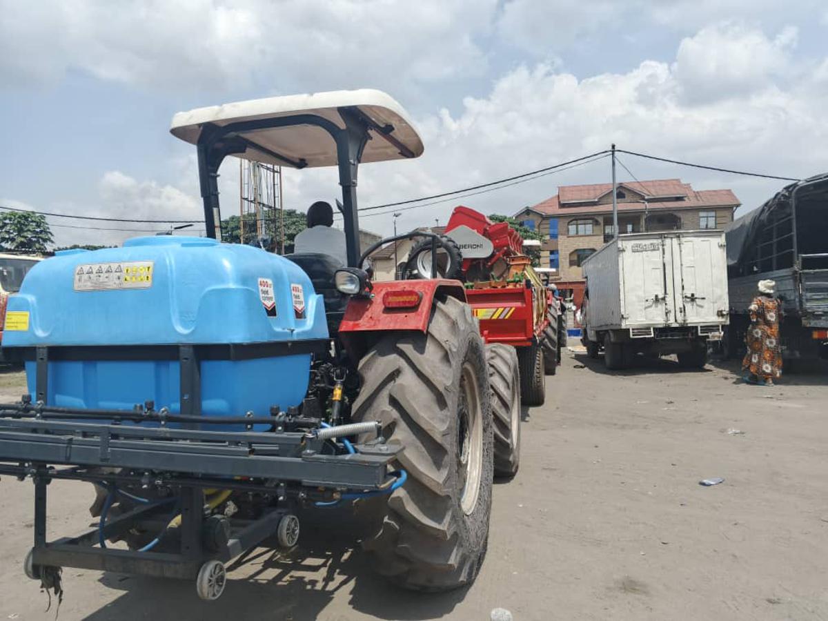 In Sankuru, the NGO CODEL provides Lubefu with three agricultural tractors