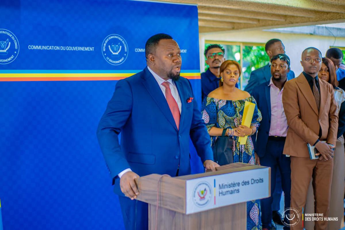 Le ministre des Droits humains, Samuel Mbemba, mardi 7 avril 2026 à Kinshasa, lors de la présentation du rapport sur l'occupation de la ville d'Uvira par l'armée rwandaise ainsi que les rebelles de l'AFC/M23.<br />Photo/Cellcom ministère des DH.