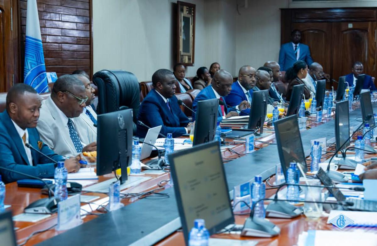 Vue des participants lors de la réunion du Le Comité de politique monétaire (CPM) de la Banque Centrale du Congo, jeudi 9 avril 2026, à Kinshasa.<br />Photo/Service de communication BCC. 20260410123103766112_gouv.jpg?imgmax=1200